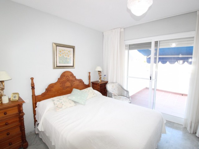 Maison mitoyenne avec 5 Chambres  à Estepona