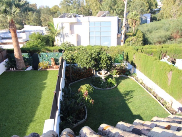 Maison mitoyenne avec 5 Chambres  à Estepona