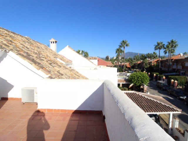 Maison mitoyenne avec 5 Chambres  à Estepona