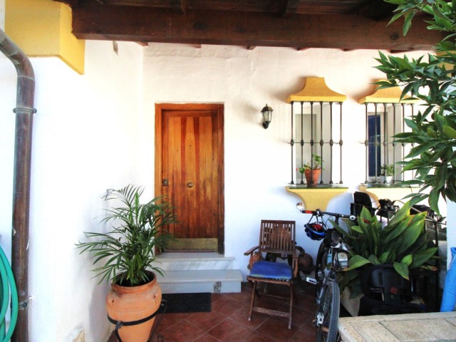 Maison mitoyenne avec 5 Chambres  à Estepona