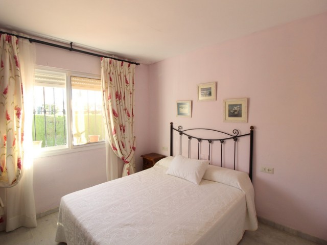 Maison mitoyenne avec 5 Chambres  à Estepona