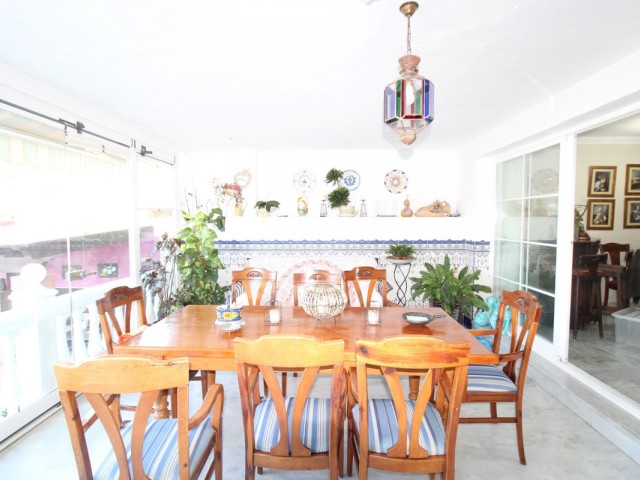 Maison mitoyenne avec 5 Chambres  à Estepona