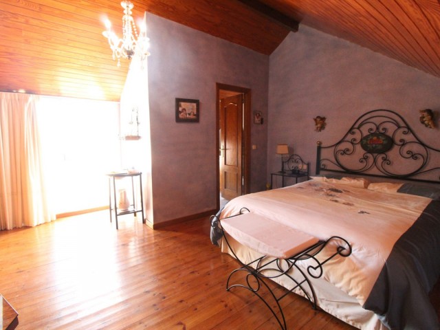 Maison mitoyenne avec 5 Chambres  à Estepona