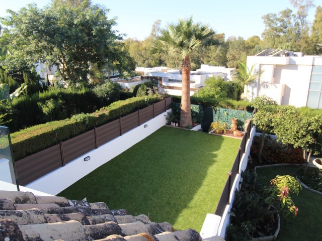 5 Bedrooms Townhouse in Estepona