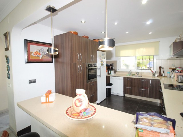 5 Bedrooms Townhouse in Estepona