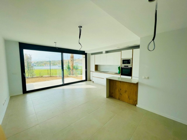 Appartement avec 3 Chambres  à Estepona