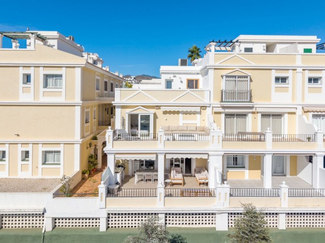4 Bedrooms Townhouse in Nueva Andalucía