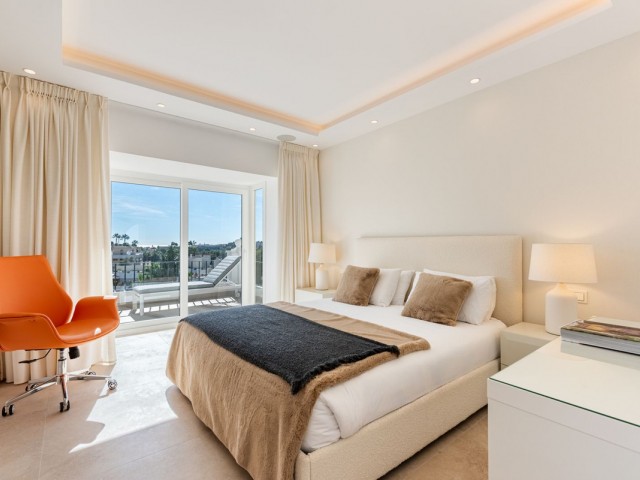 4 Bedrooms Townhouse in Nueva Andalucía