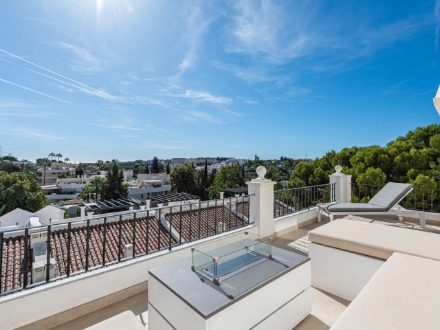 4 Bedrooms Townhouse in Nueva Andalucía