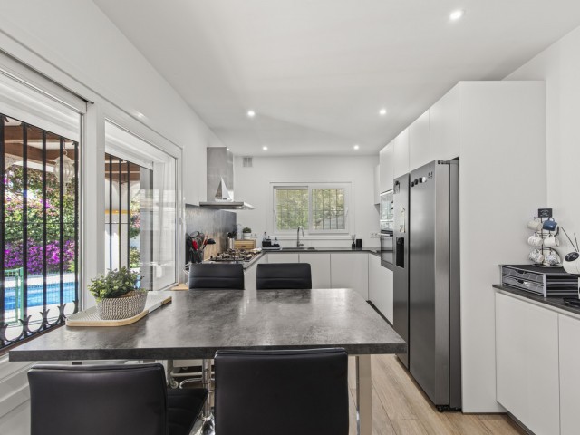 4 Soveroms Villa i Guadalmina Alta