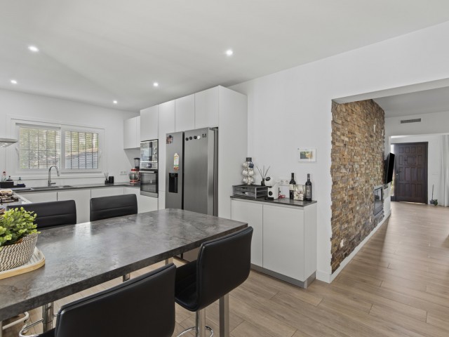 4 Soveroms Villa i Guadalmina Alta