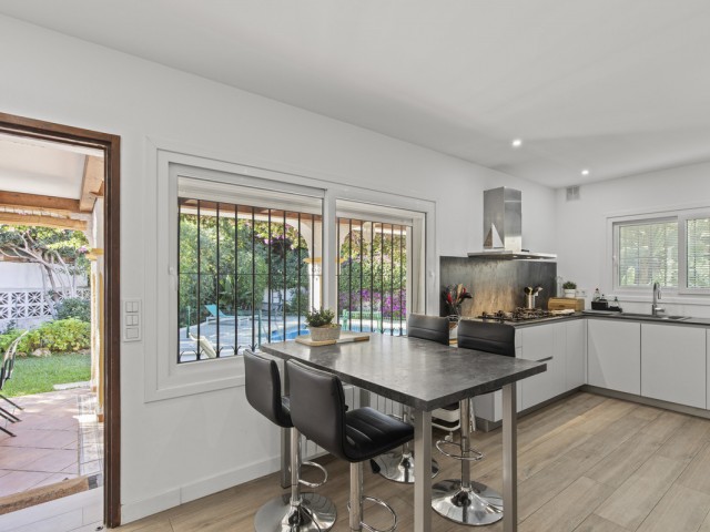 4 Soveroms Villa i Guadalmina Alta