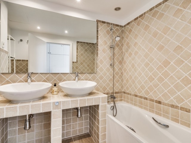 Appartement avec 2 Chambres  à Estepona