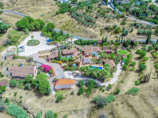 10 Bedrooms Villa in Mijas