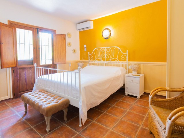 10 Bedrooms Villa in Mijas