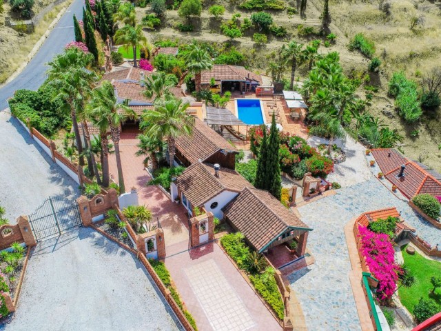 10 Bedrooms Villa in Mijas