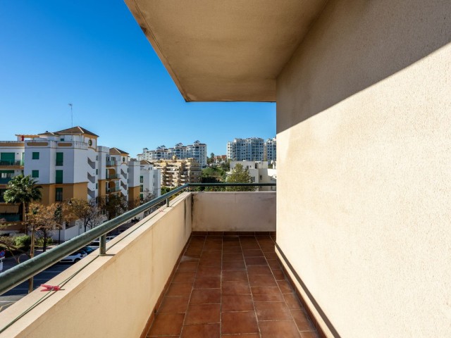 Appartement avec 3 Chambres  à Estepona