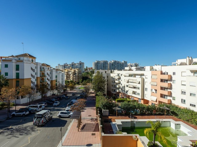Appartement avec 3 Chambres  à Estepona