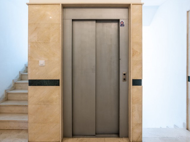 Appartement avec 3 Chambres  à Estepona