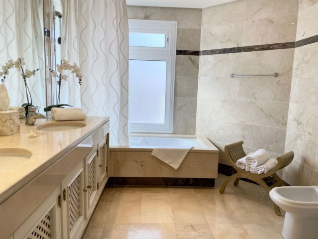 2 Soveroms Leilighet i Nueva Andalucía