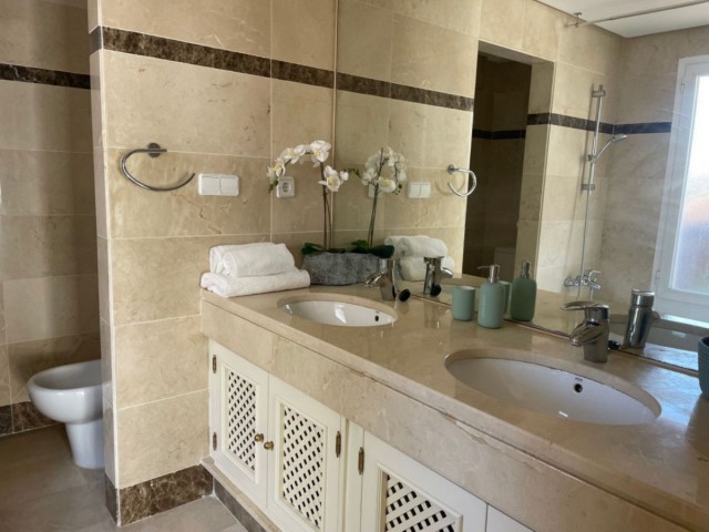 2 Soveroms Leilighet i Nueva Andalucía