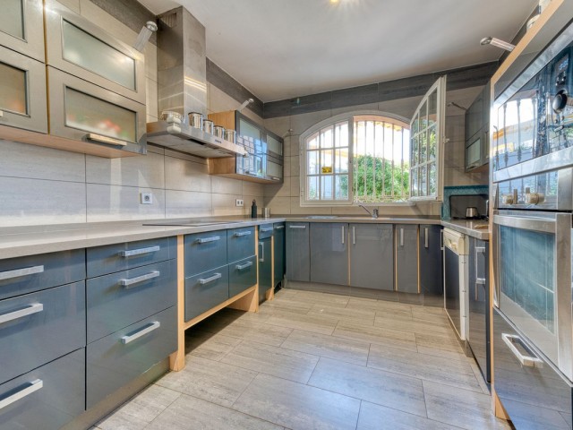 4 Bedrooms Villa in El Coto