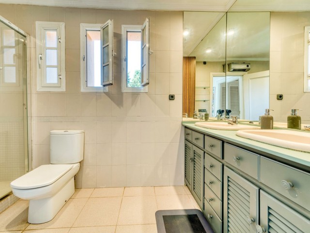 4 Bedrooms Villa in El Coto