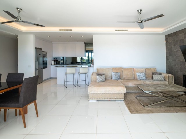 3 Bedrooms Apartment in Benahavís