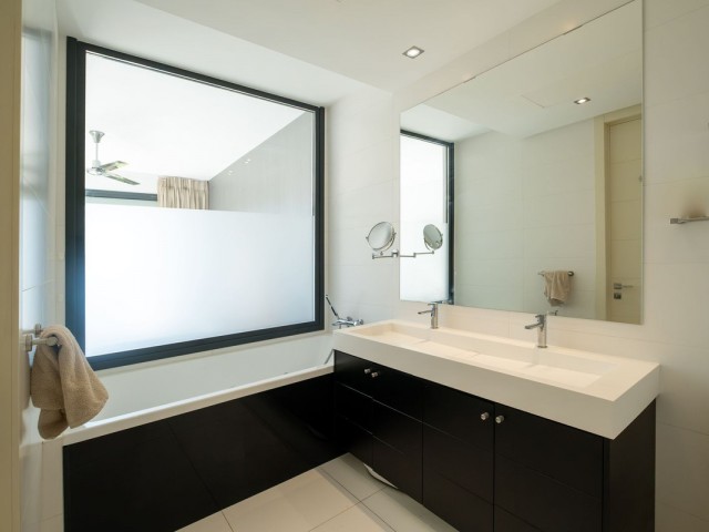 3 Bedrooms Apartment in Benahavís