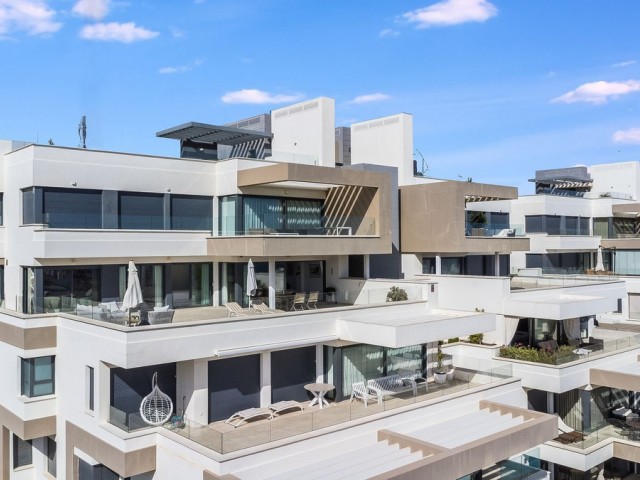 Penthouse avec 4 Chambres  à Estepona