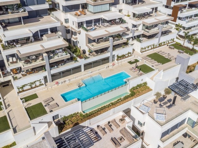 Penthouse avec 4 Chambres  à Estepona