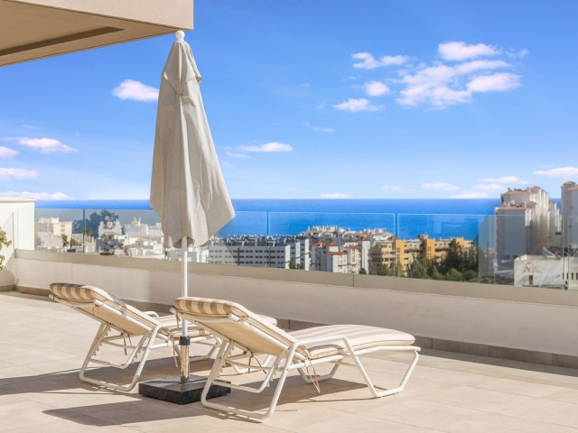 Penthouse avec 4 Chambres  à Estepona