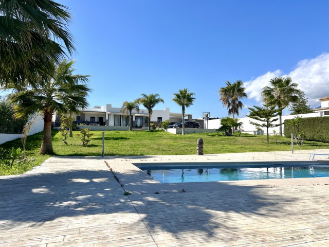 Villa avec 3 Chambres  à Estepona