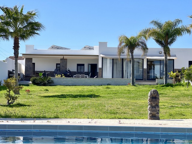 Villa avec 3 Chambres  à Estepona