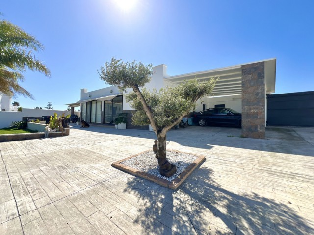 Villa avec 3 Chambres  à Estepona