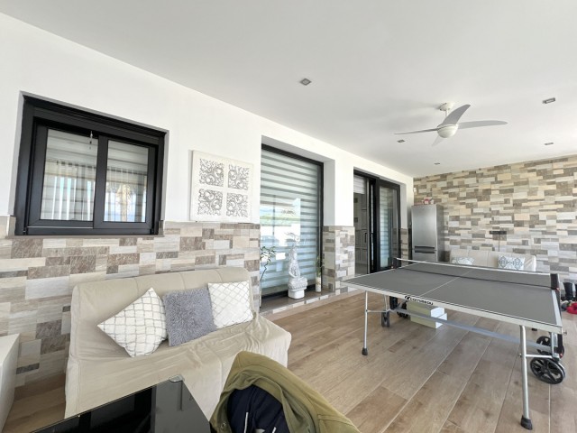 Villa avec 3 Chambres  à Estepona