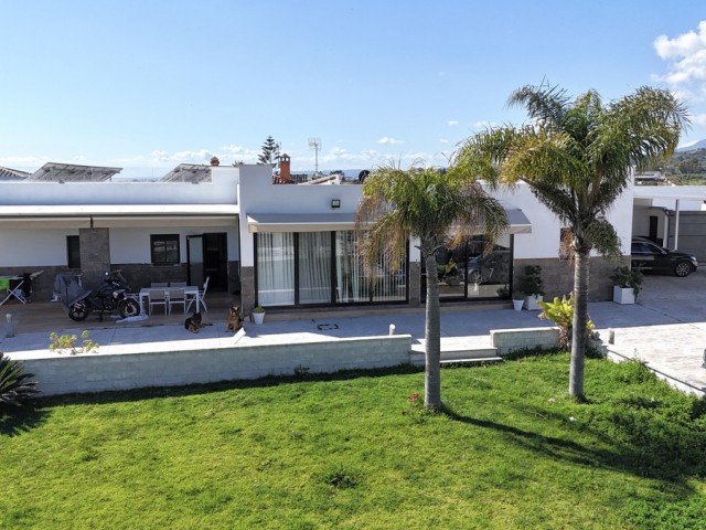 Villa avec 3 Chambres  à Estepona