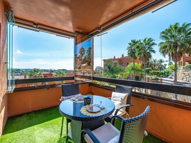 Apartamento con 3 Dormitorios  en Benahavís