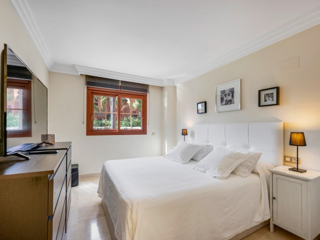 Apartamento con 3 Dormitorios  en Benahavís