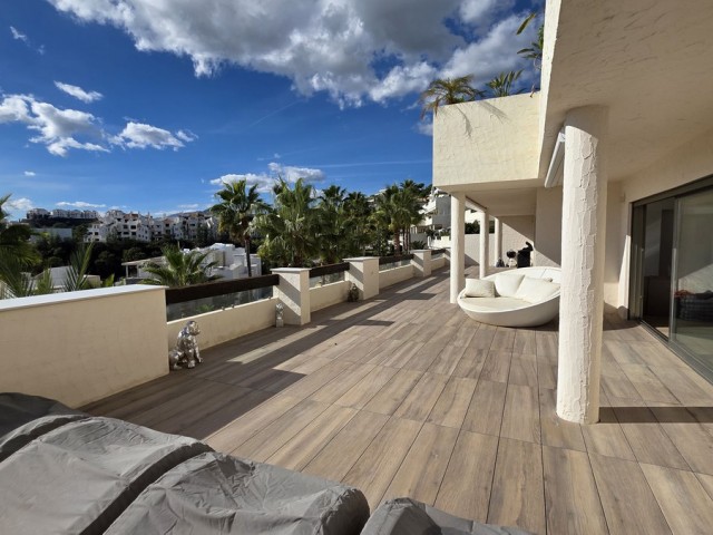 3 Bedrooms Apartment in Benahavís