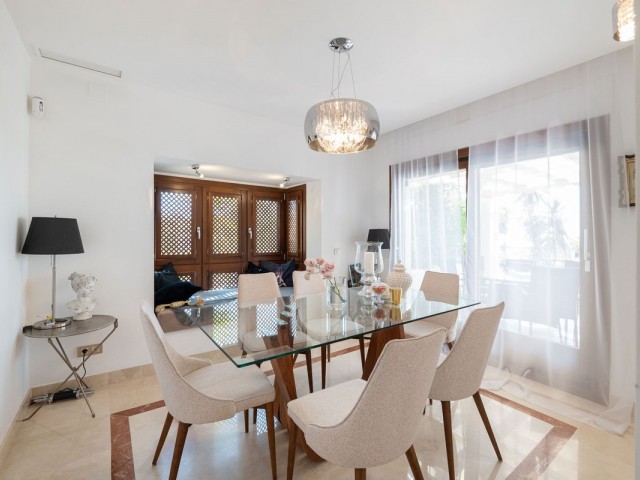 4 Bedrooms Townhouse in Benahavís