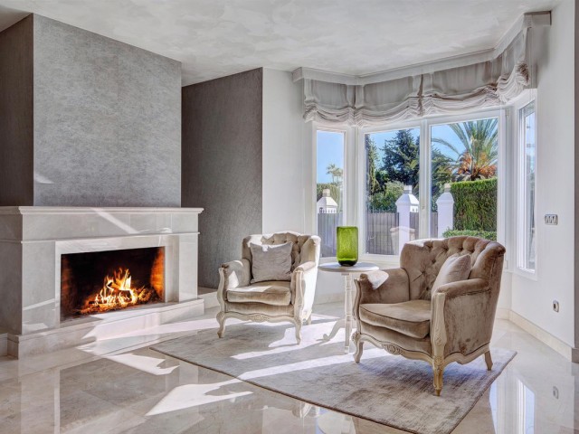 6 Bedrooms Villa in Guadalmina Baja