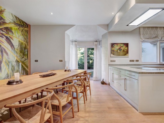 6 Bedrooms Villa in Guadalmina Baja