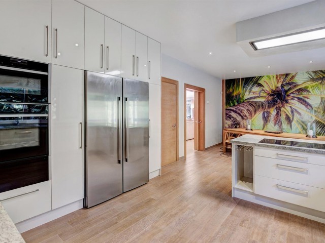 6 Bedrooms Villa in Guadalmina Baja