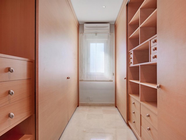 6 Bedrooms Villa in Guadalmina Baja