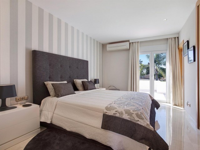 6 Bedrooms Villa in Guadalmina Baja