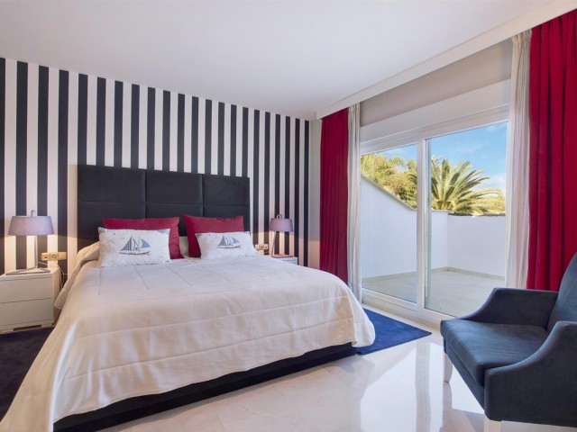 6 Bedrooms Villa in Guadalmina Baja