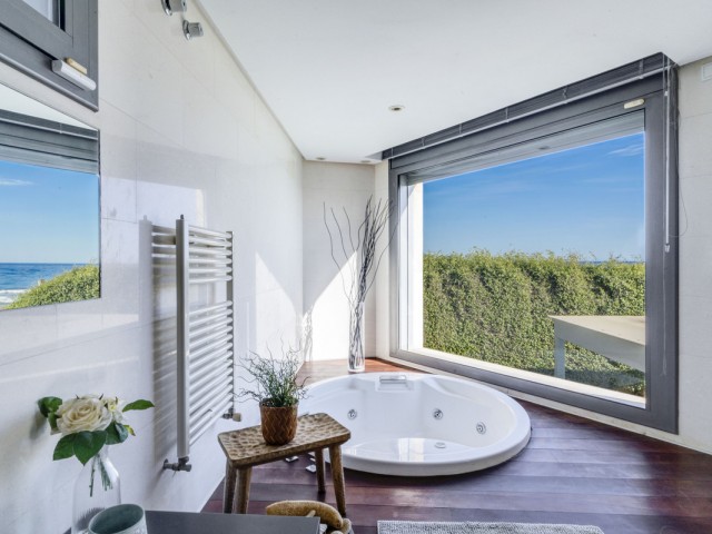 5 Bedrooms Villa in Marbella