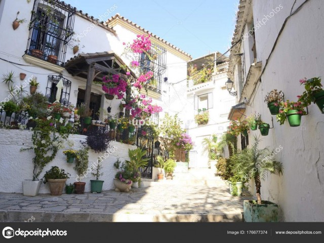 2 Bedrooms Apartment in Estepona