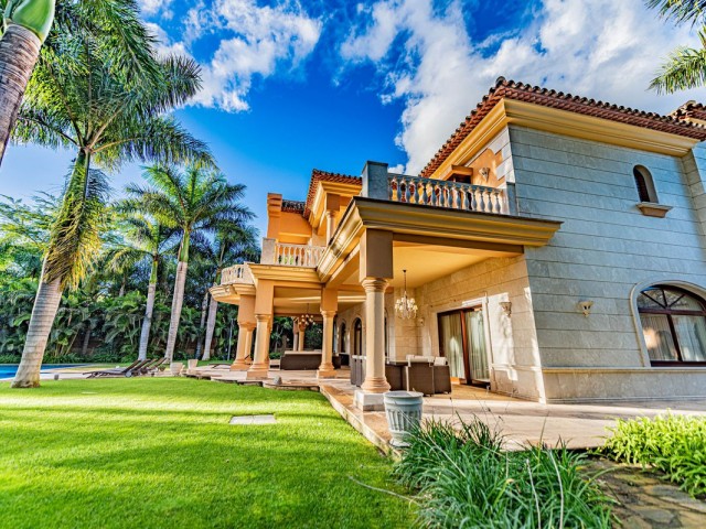 8 Sovrums Villa i Guadalmina Baja
